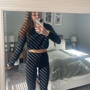 GYMSHARK- cropped synch-able long sleeve lightweight top. Size M.